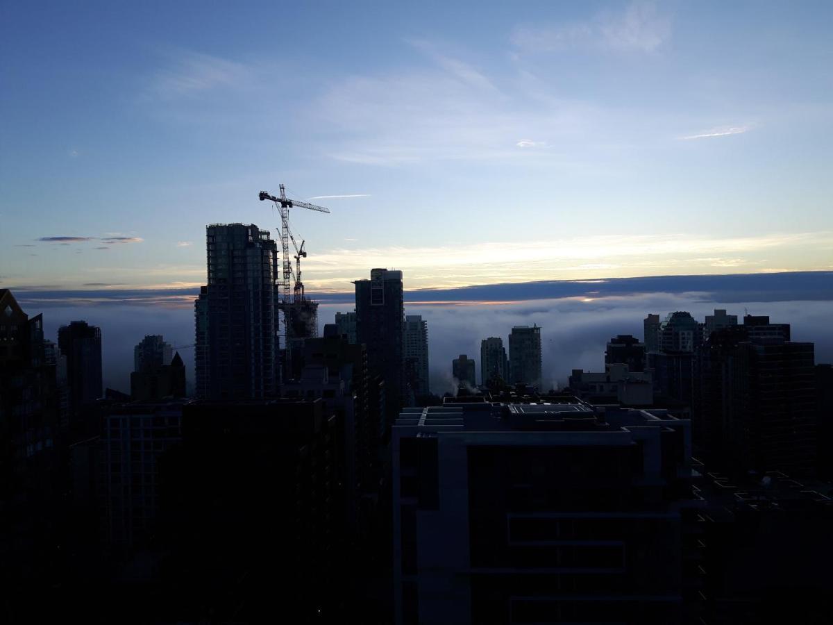 Your Alternative To A Five Star Hotel - Premium Location Vancouver Exterior photo
