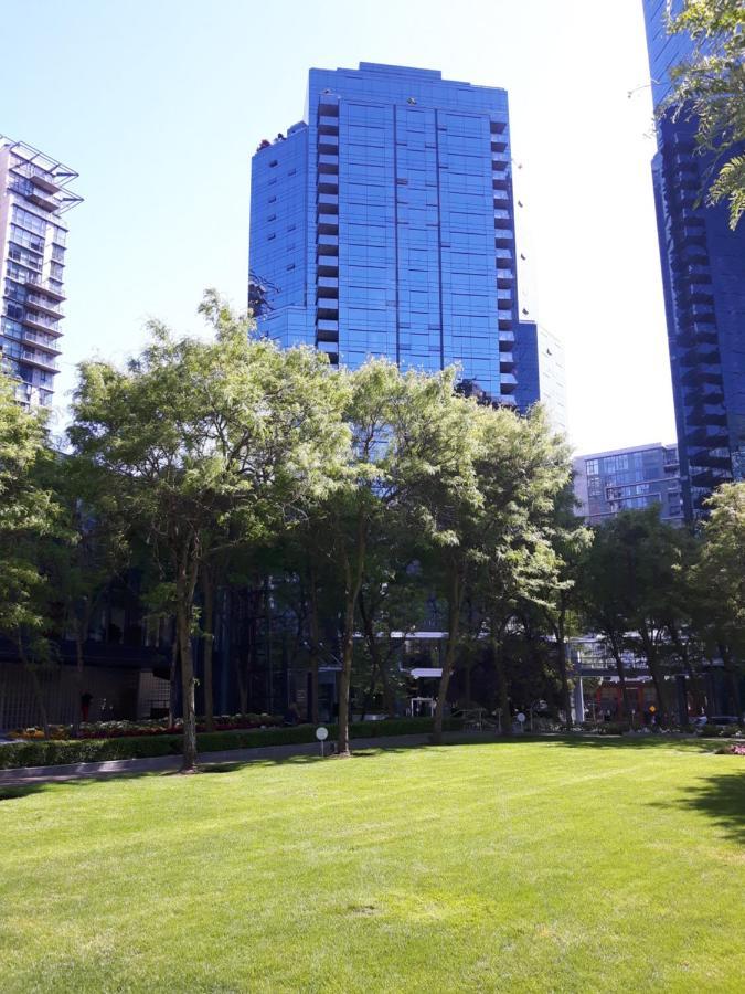 Your Alternative To A Five Star Hotel - Premium Location Vancouver Exterior photo