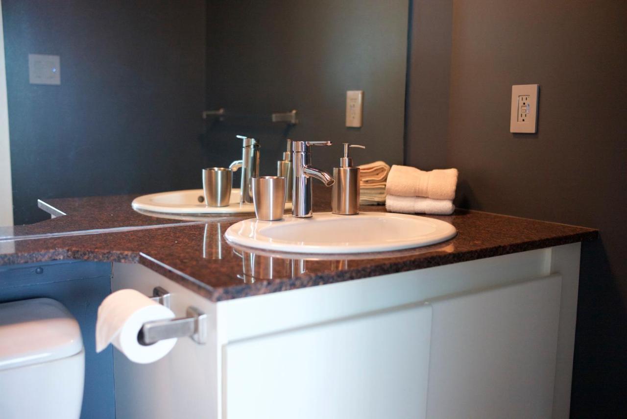 Your Alternative To A Five Star Hotel - Premium Location Vancouver Exterior photo