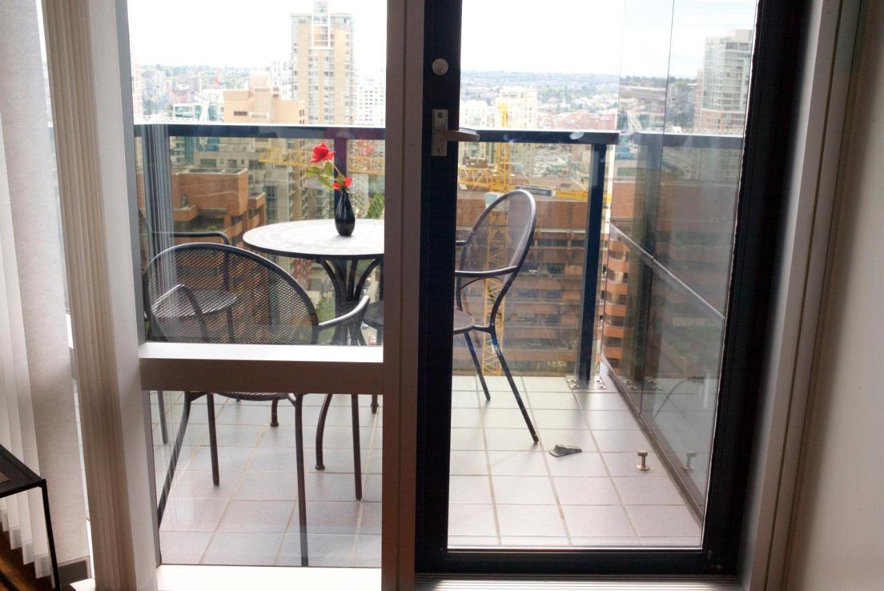 Your Alternative To A Five Star Hotel - Premium Location Vancouver Exterior photo