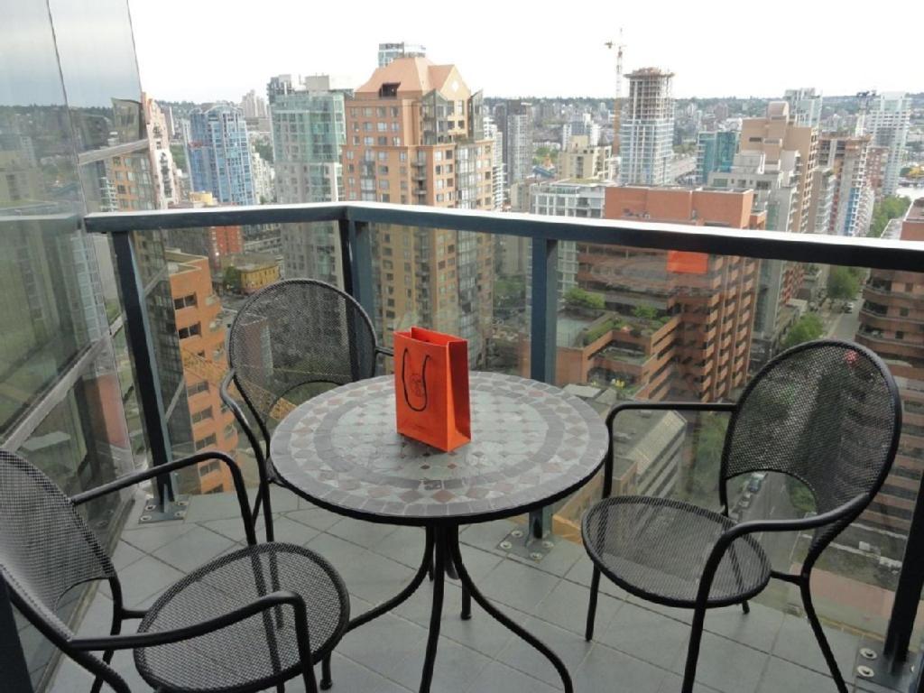 Your Alternative To A Five Star Hotel - Premium Location Vancouver Exterior photo
