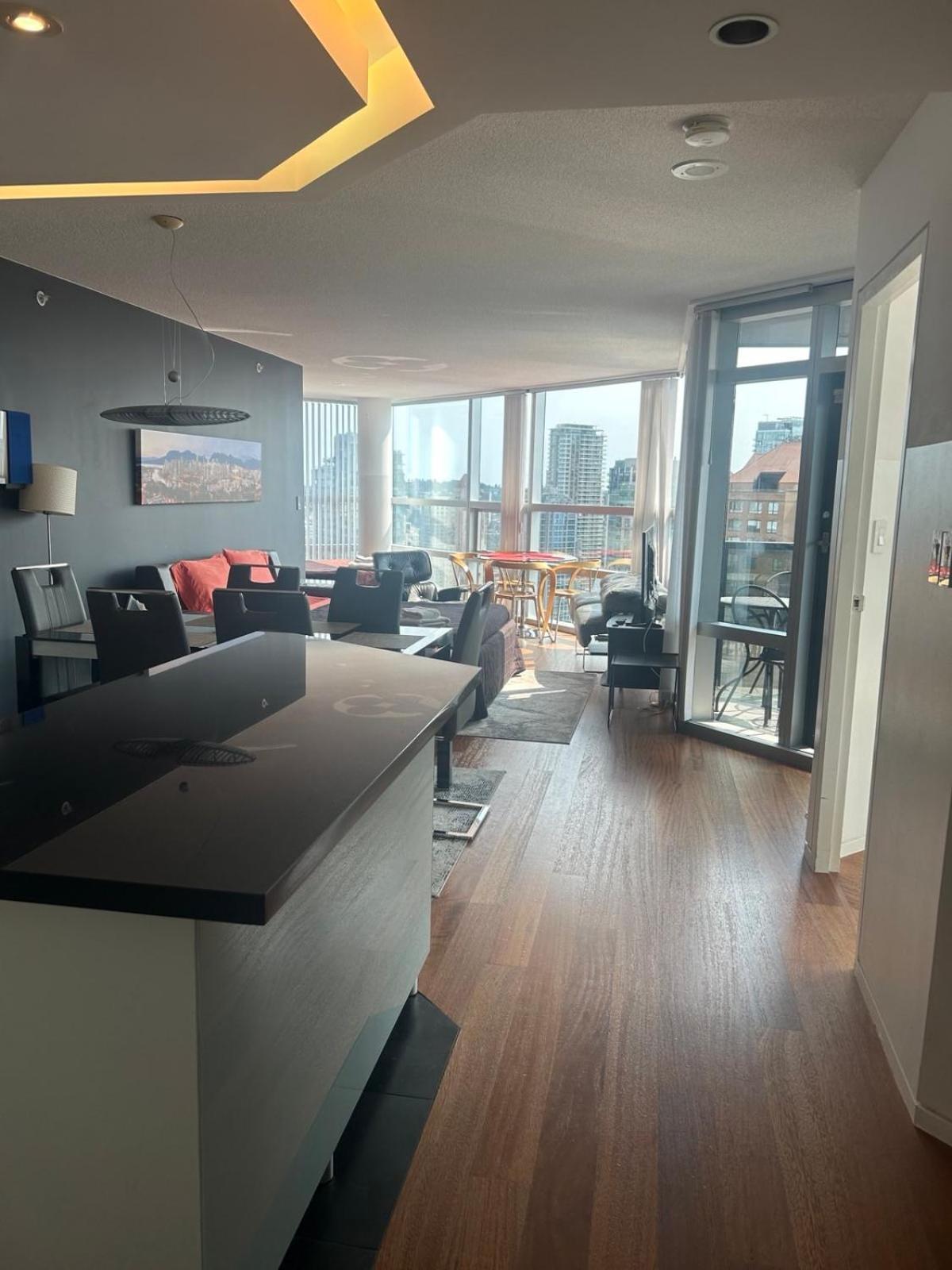 Your Alternative To A Five Star Hotel - Premium Location Vancouver Exterior photo
